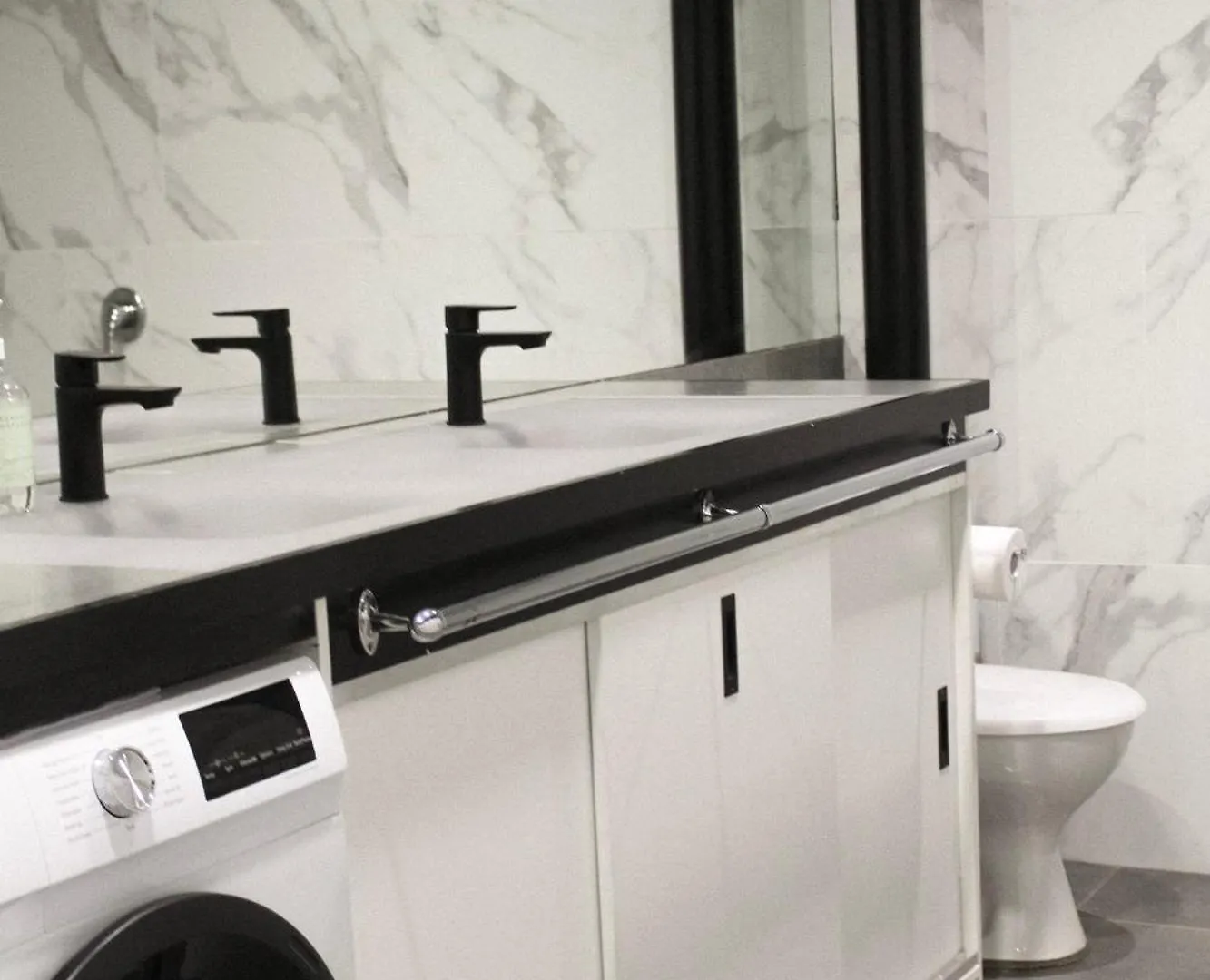 Big Modern Loft Apt - Central - 7 Beds, 9 Guests - Workers, Families, Groups, Teams Narrabundah Apartment